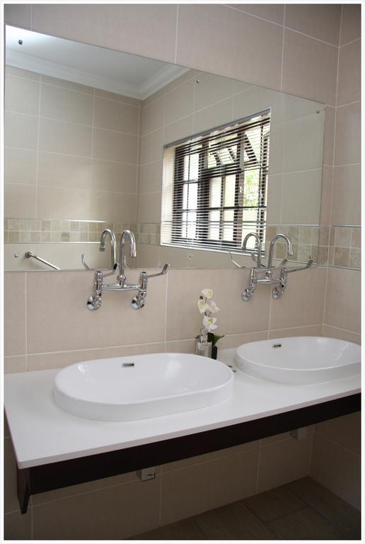 Be At Home Guesthouse Klerksdorp Rum bild