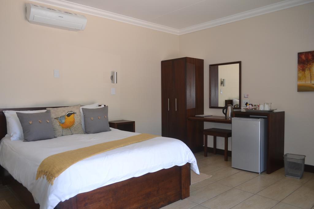 Be At Home Guesthouse Klerksdorp Exteriör bild